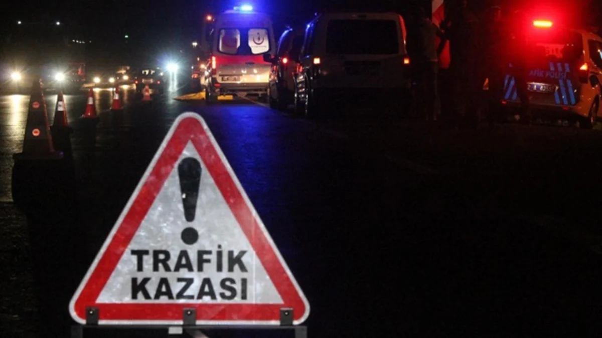 Ehliyetsiz ve alkollü sürücü polis aracıyla çarpıştı: 2'si polis 3 yaralı