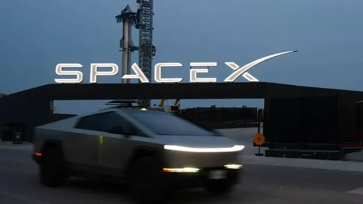 Elon Musk Şimdi de SpaceX ile Tesla'yı Birleştirmeyi Planlıyor Olabilir: Peki Neden?
