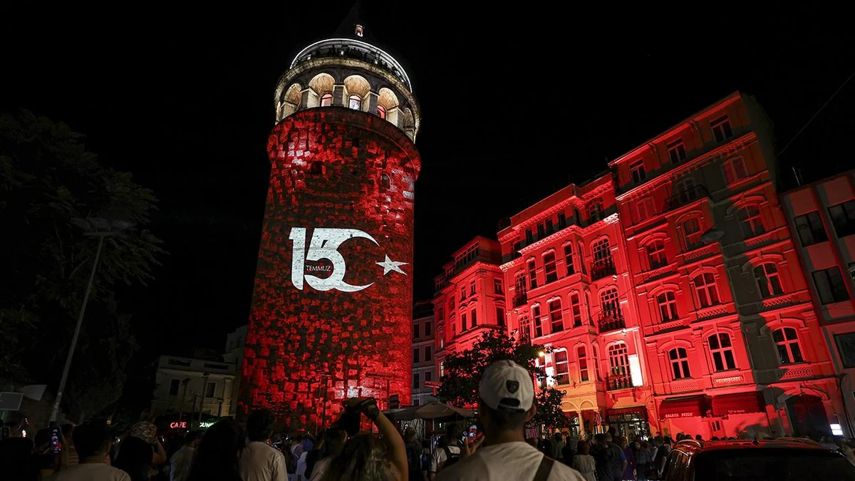 İstanbul'da 15 Temmuz'a özel mapping gösterisi