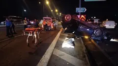 İstanbul'da minibüs ve bariyere çarpan otomobildeki sürücü öldü
