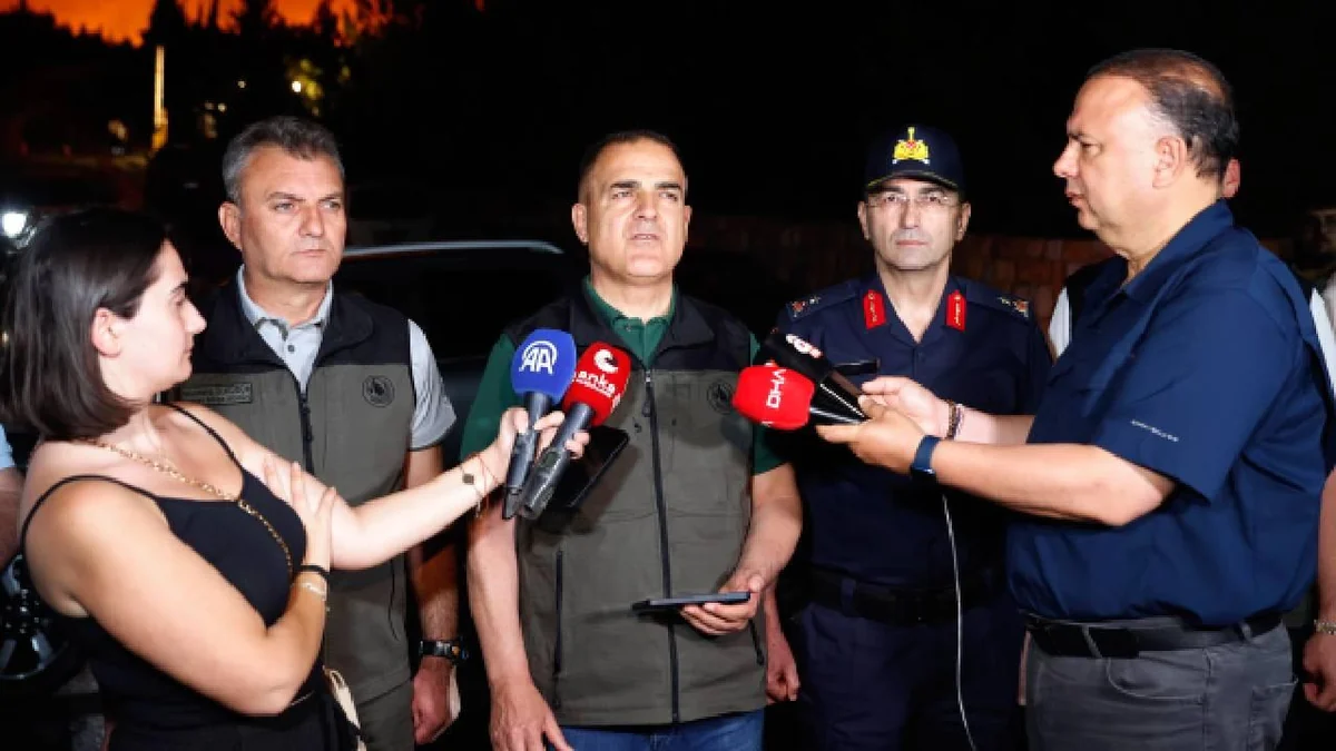 Milas'ta ormanlık alanda çıkan yangına karadan müdahale sürüyor