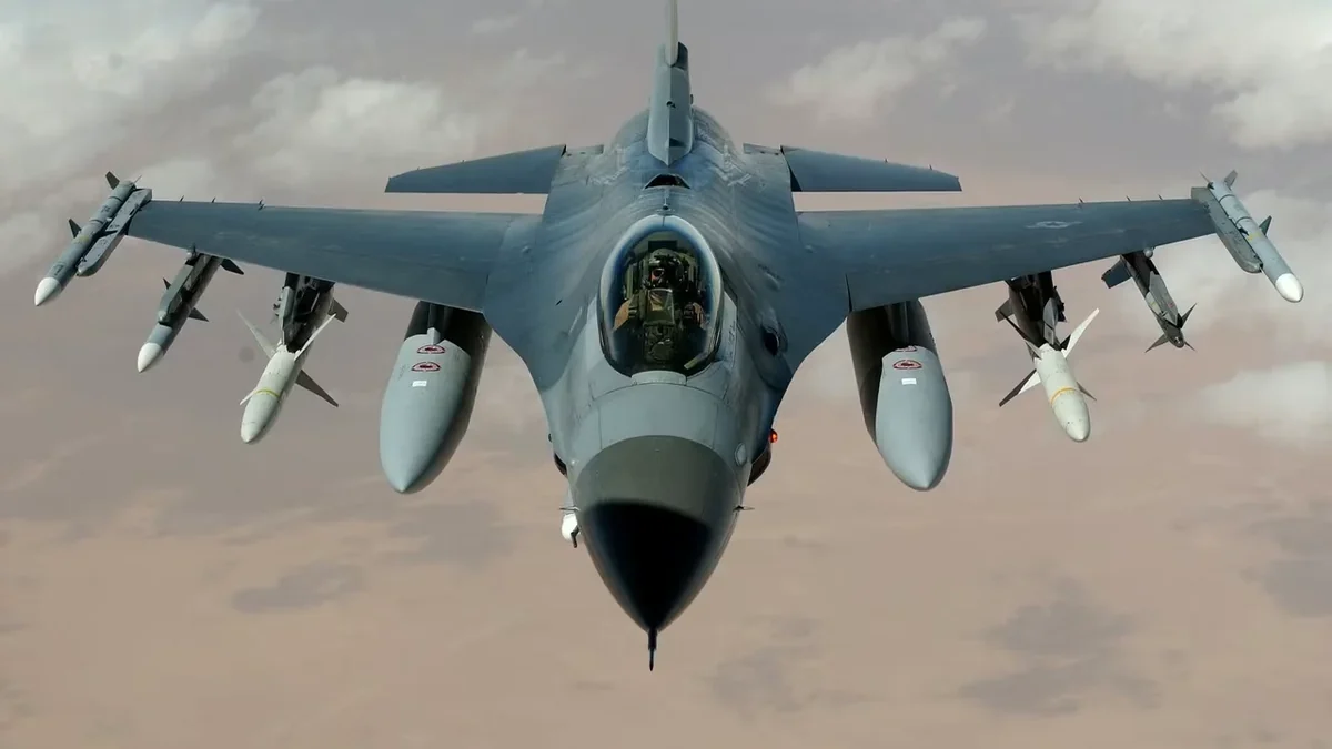 Yapay Zeka F-16 Uçurdu